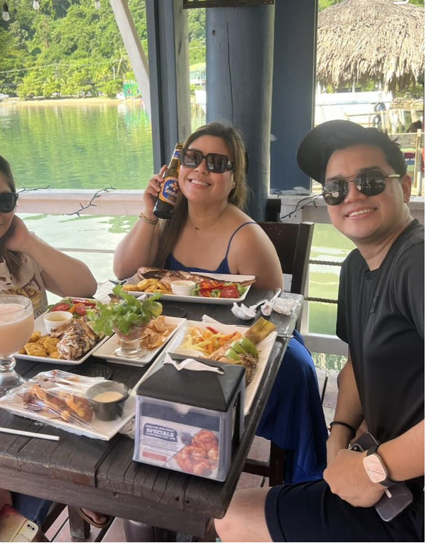 Island plates with a cruise ship view