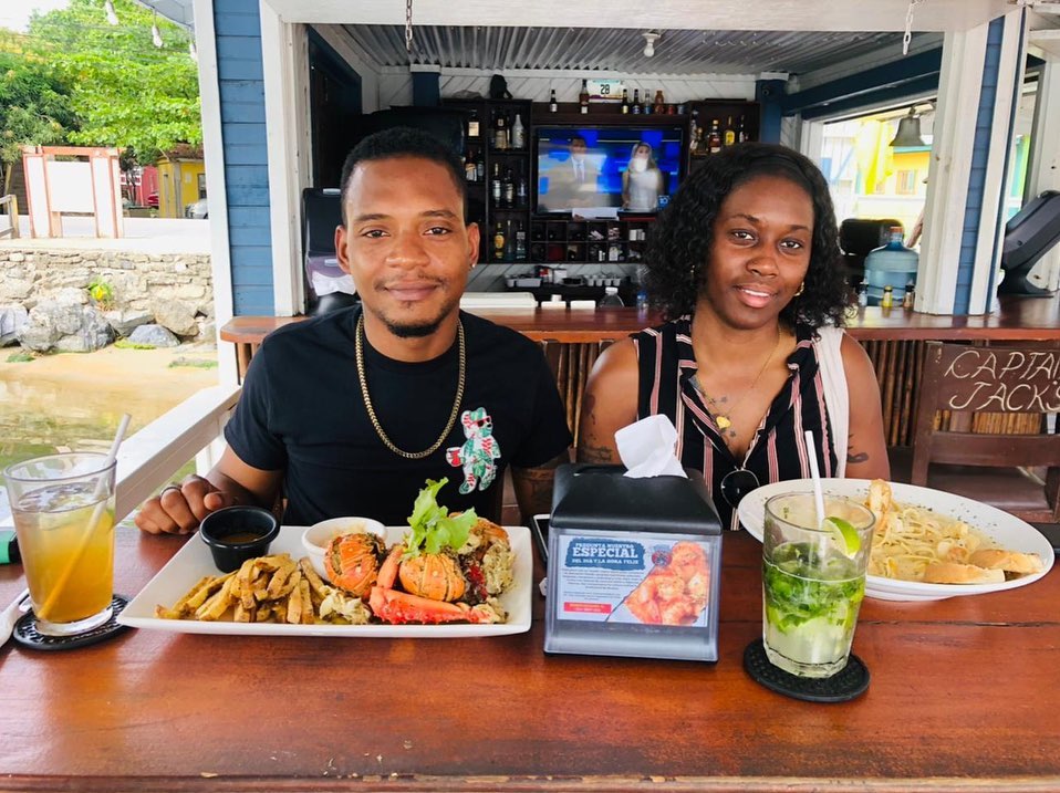 Lobster, shrimp, and mojitos at the bar